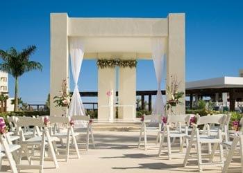 Modern Beach Ceremony in Cancun